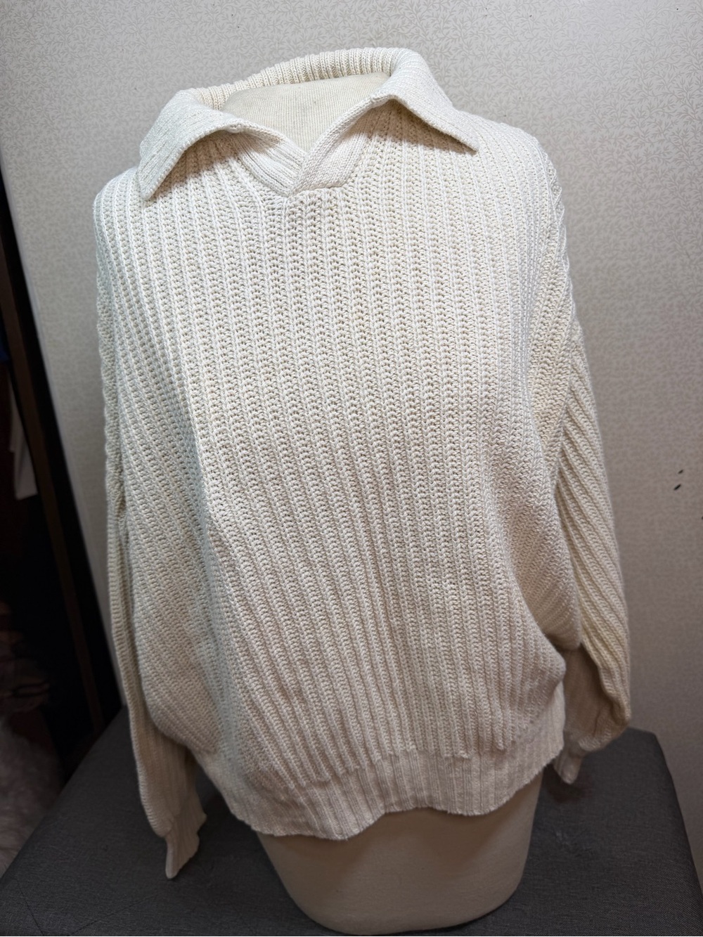 Structure Cream V-Neck Ribbed Knit Sweater